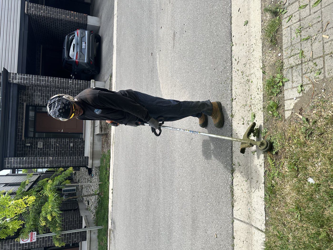 Trimming and edging along a commercial walkway
